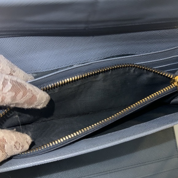 Authentic PRADA ribbon saffiano flap leather wallet - Picture 9 of 16